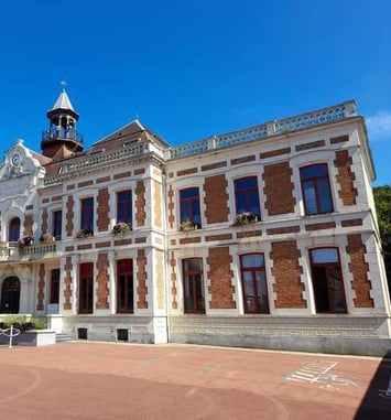 Visite de l'hôtel de ville de Carvin, Monument Historique.