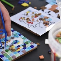 Atelier de coloriage libre et de mosaïque autour d'une œuvre de Rémy Callot