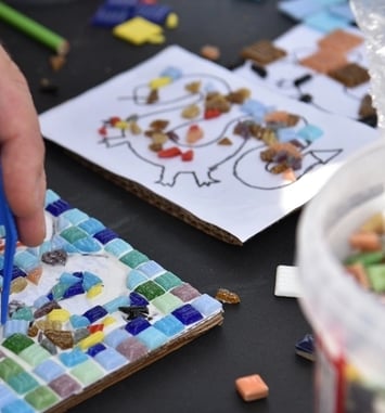 Atelier de coloriage libre et de mosaïque autour d'une œuvre de Rémy Callot