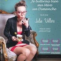Julie Villers dans Je buterais bien ma mère un dimanche