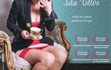 Julie Villers dans Je buterais bien ma mère un dimanche
