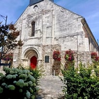 Visite libre de l'église Notre-Dame. Exposition de photos et documents anciens sur son histoire, la vie religieuse, la confrérie des charitables.
