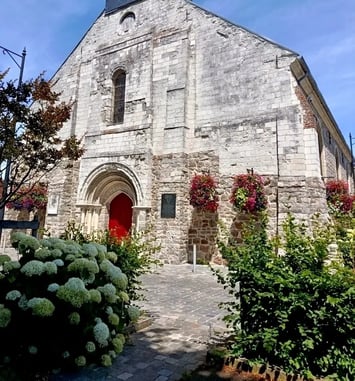 Visite libre de l'église Notre-Dame. Exposition de photos et documents anciens sur son histoire, la vie religieuse, la confrérie des charitables.