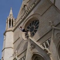 Chorégraphie de façade "Service à tous les étages"
