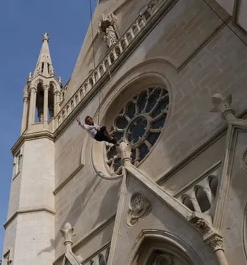 Chorégraphie de façade "Service à tous les étages"