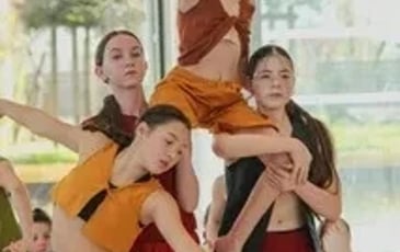 Spectacle « On y croit encore » par le groupe chorégraphique junior d'Hervé Koubi : entre transmission et résistance