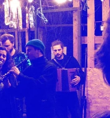 Écoute la magie des Balkans
