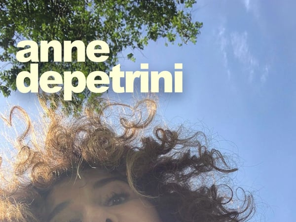 Anne Depetrini dans A côté
